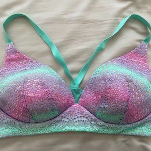 Victoria's Secret Body by Victoria Lightly Lined Plunge Bra (38D)